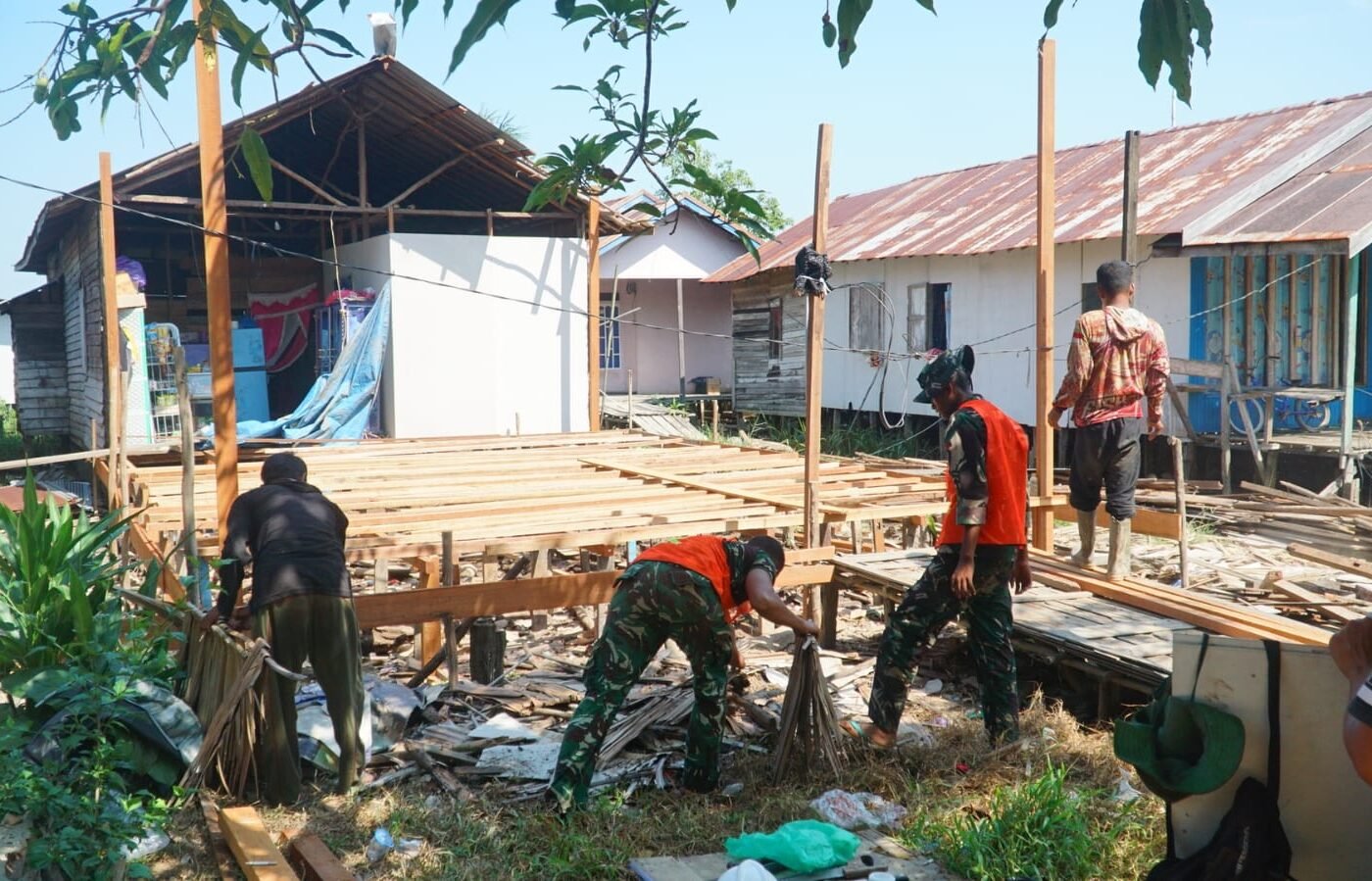 Progres Pesat Pembangunan RTLH untuk Ibu Rini oleh Satgas TMMD