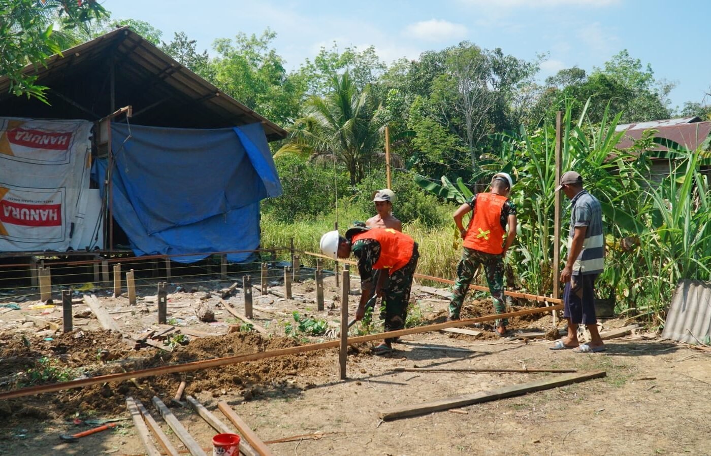 Kolaborasi Satgas TMMD dan Warga Dalam Konstruksi RTLH Bapak Masrani