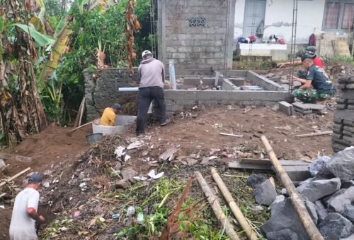 Antusiasme Warga Sekardadi Percepat Pembangunan MCK Program TMMD Ke-129