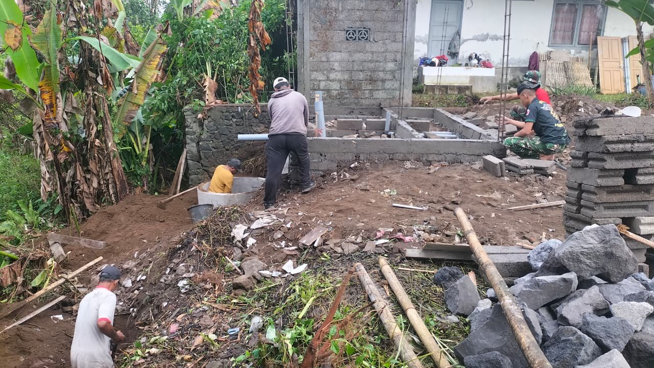 Antusiasme Warga Sekardadi Percepat Pembangunan MCK Program TMMD Ke-129