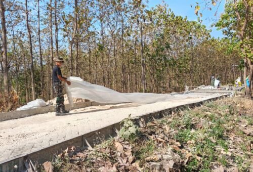 Kualitas Pembangunan Jalan Betonnya Terjaga, Satgas TMMD 129 Sukses Laksanakan Proyek di Desa Tlemang