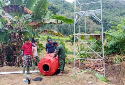 Kegiatan Satgas TMMD Ke-129 Kodim 1407/Bone: Pengecatan dan Persiapan Tandon Air