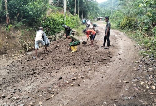 Pembangunan Jalan TMMD Ke-129 di Dusun Samaenre oleh Satgas Kodim 1407/Bone