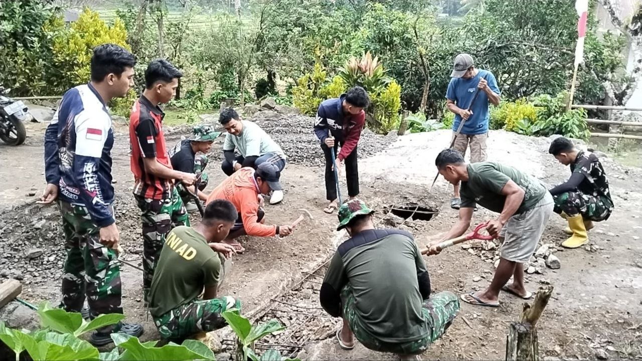 Pembangunan Dekker Titik 1 di Dusun Samaenre Melalui TMMD Ke-129