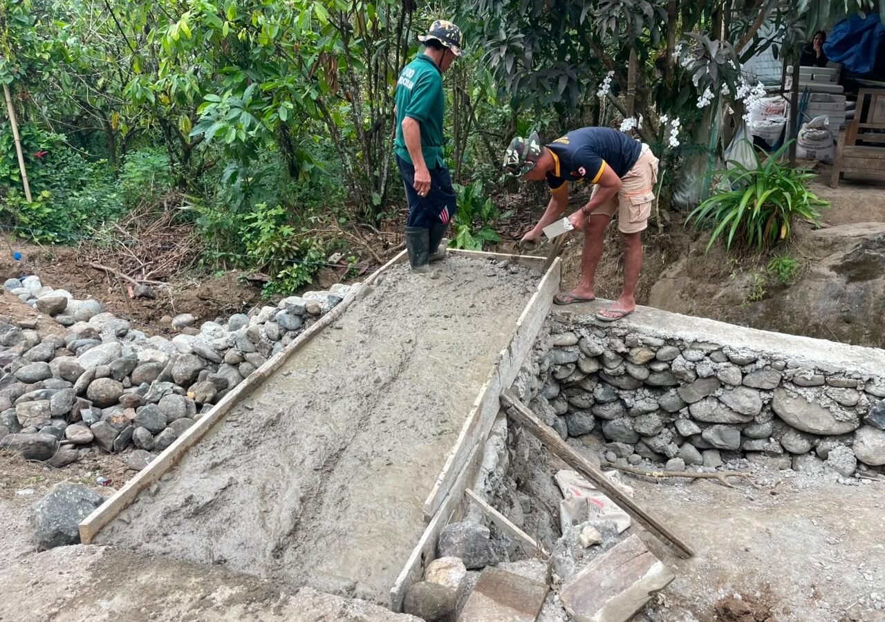 Tim TMMD Ke-129 Lanjutkan Perbaikan Dekker Titik 2 di Dusun Samaenre