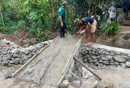 Tim TMMD Ke-129 Lanjutkan Perbaikan Dekker Titik 2 di Dusun Samaenre
