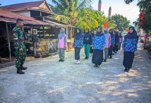 Latihan Gerak Jalan Siswa MTs DDI Malgawi Menyambut HUT Ke-81 RI
