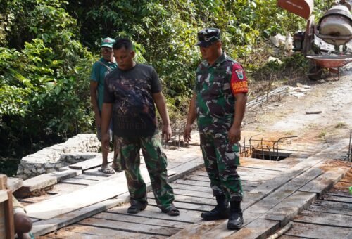 Komandan TMMD Ke-129 Mengawasi Progres Rehabilitasi Jembatan di Sesor