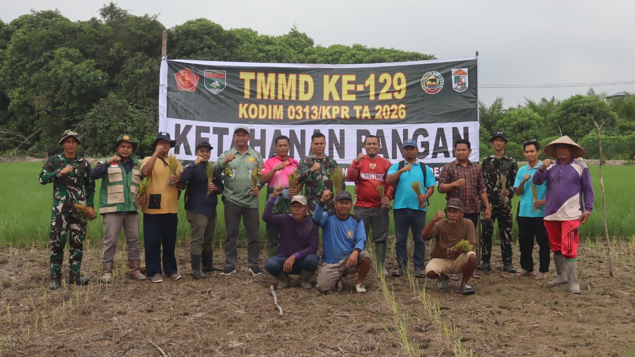 Peningkatan Ketahanan Pangan Melalui Aksi Tanam Padi TMMD Ke-129 di Kuala Panduk