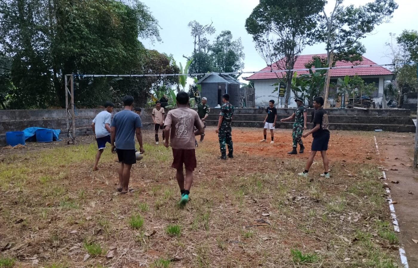 Kegiatan Olahraga Bersama TNI dan Pemuda Sekardadi