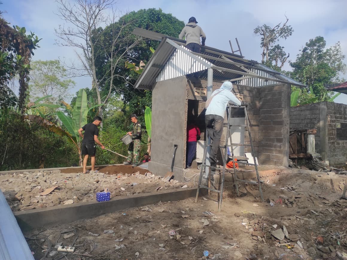 Tim TMMD Ke-129 Mempercepat Pembangunan MCK di Desa Sekardadi dengan Cuaca Mendukung