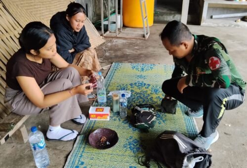 Tanggap Darurat, Tim Medis Satgas TMMD Bantu Mahasiswa KKN dengan Alergi