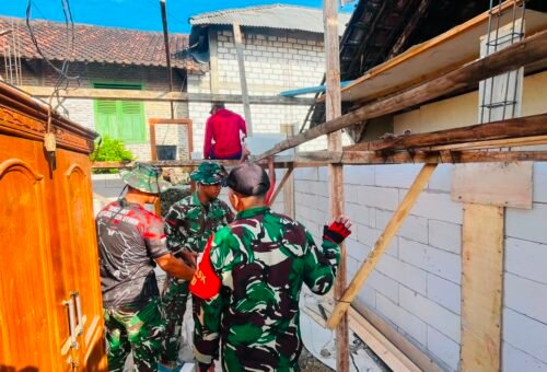 Pembangunan Rutilahu di Desa Tlemang: Sinergi Antara TNI dan Warga