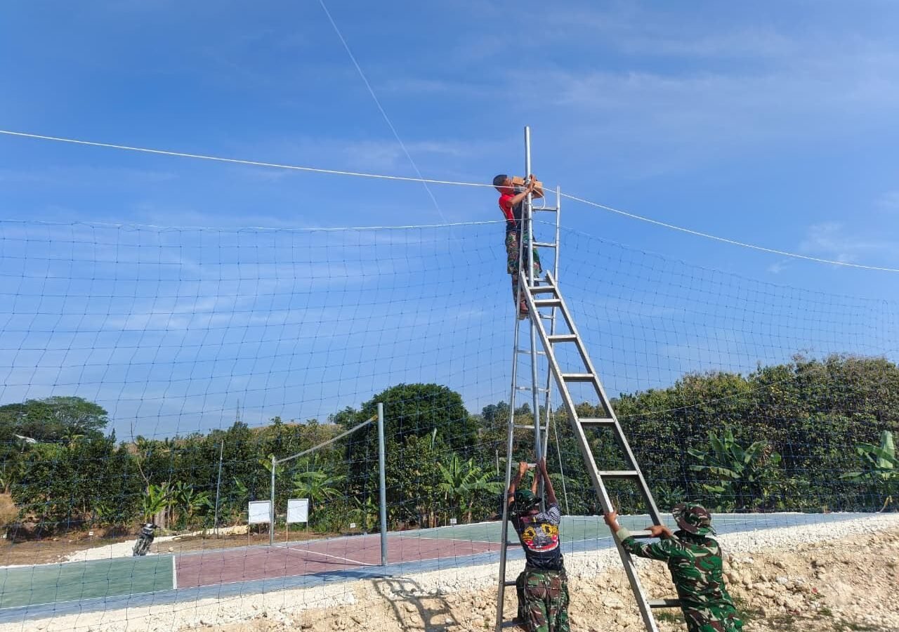 Penerangan Lapangan Voli Desa Tlemang Diharapkan Dukung Kesuksesan TMMD ke-129