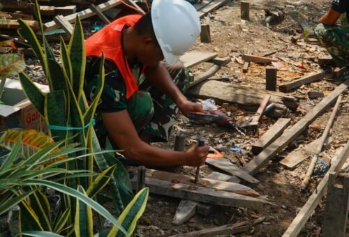 Kolaborasi TNI dan Masyarakat dalam TMMD Tingkatkan Pembangunan RTLH Bapak Masrani