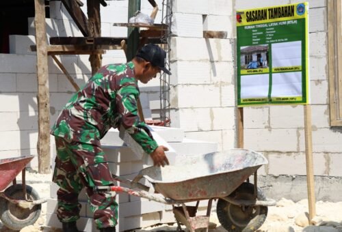 Gotong Royong Satgas TMMD dan Warga Percepat Pembangunan Rutilahu di Desa Tlemang