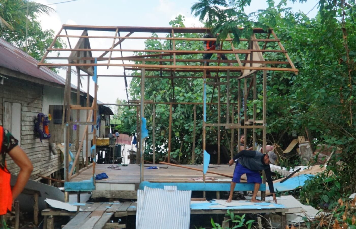 Kolaborasi TNI dan Warga dalam Program TMMD Ke-129 di Kapuas