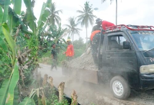 Sinergi Satgas TMMD dan Warga Percepat Proyek Jalan di Desa Bandar Raya