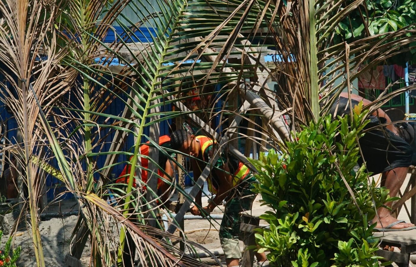 Kerjasama TNI dan Warga Akselerasi Pembangunan Sumur Bor Sasaran 4
