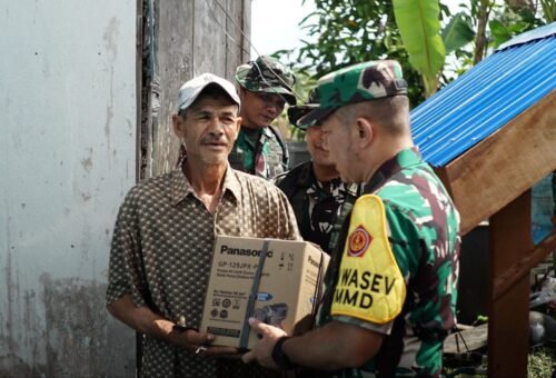 Tim Pengawasan TMMD Ke-129 Salurkan Bantuan untuk Warga Desa Bandar Raya