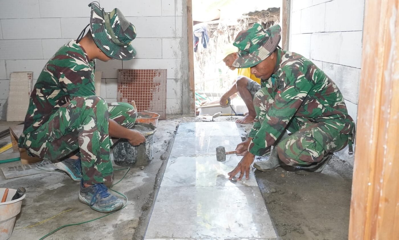 Transformasi Hunian Ibu Kemi: Satgas TMMD Ke-129 Ciptakan Tempat Tinggal Layak