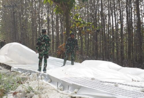 Membangun Kualitas Jalan Melalui Teknologi Cor yang Tepat, Satgas TMMD Kodim 0812/Lamongan Perkuat Infrastruktur Desa