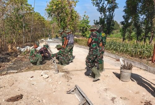 Semangat Tak Terpatahkan, Satgas TMMD Ke-129 Percepat Pembangunan Jalan Rabat Beton