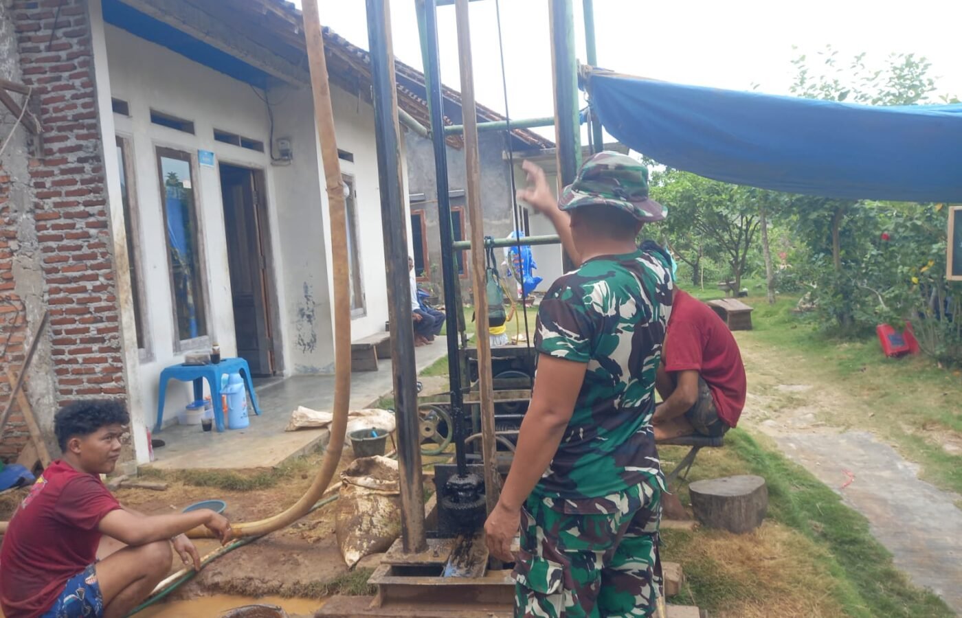 Pemasangan Pipa dan Pompa Teken Infrastruktur Air Bersih di Pinang Jaya