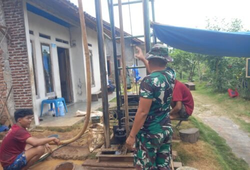 Pemasangan Pipa dan Pompa Teken Infrastruktur Air Bersih di Pinang Jaya