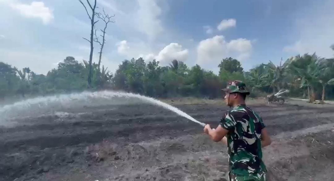 Satgas TMMD Ke-129 Kodim 0413/Bangka Berinisiatif Tanam Kangkung untuk Ketahanan Pangan