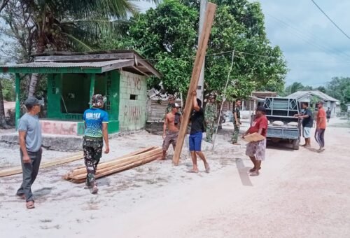 Kerjasama TNI dan Masyarakat Dalam Menghidupkan Kembali Poskamling di Desa