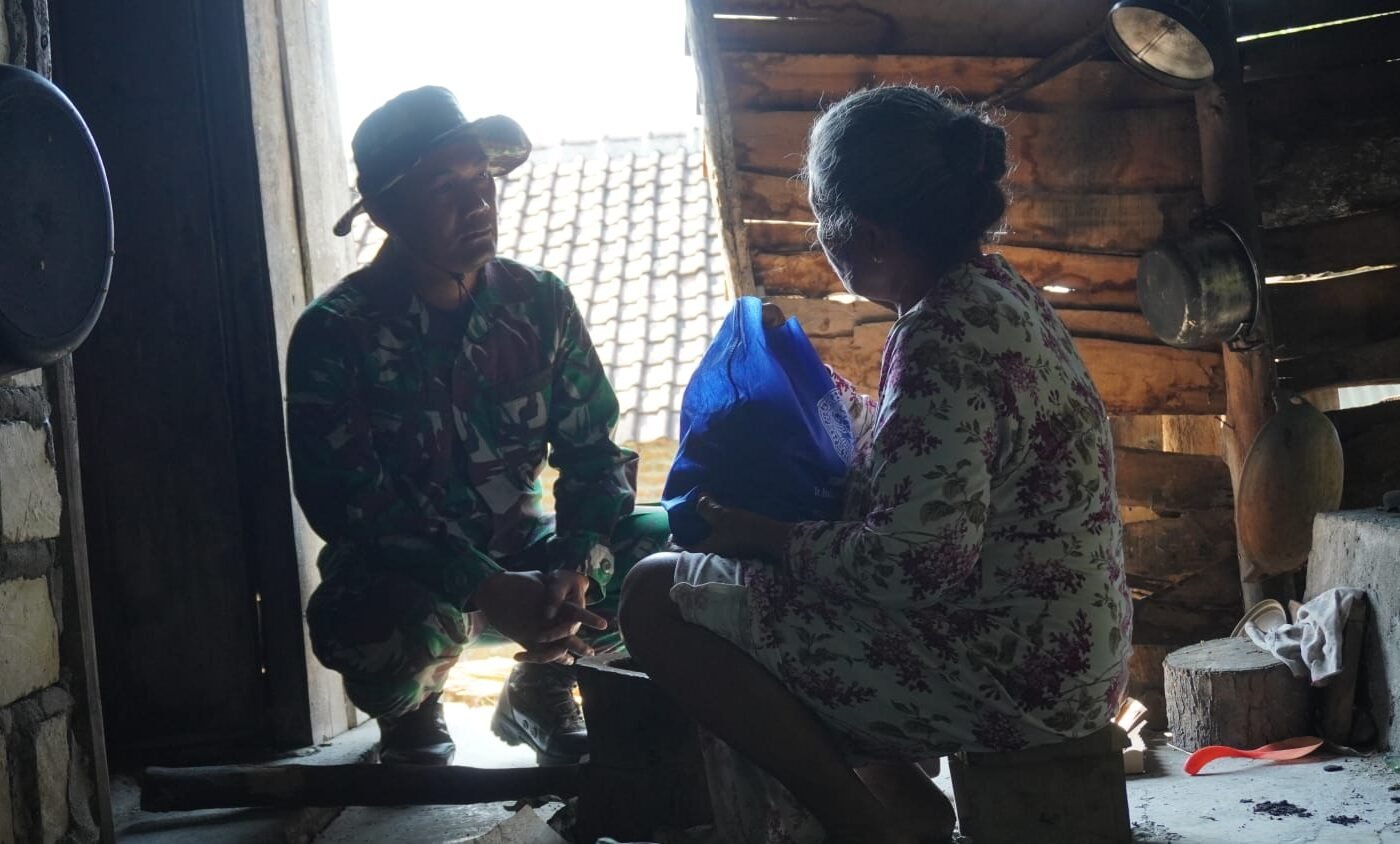Tak Hanya Bangun Infrastruktur, Satgas TMMD Ke-129 Wujudkan Kepedulian Sosial Lewat Aksi Berbagi