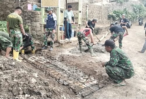 Perbaikan Dekker Titik 1 di Dusun Samaenre oleh Satgas TMMD Ke-129