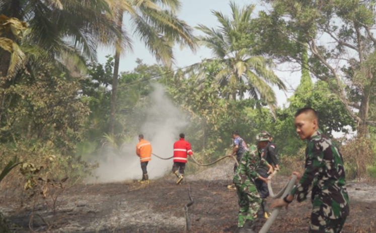 Tanggapi Insiden Kebakaran, Satgas TMMD 129 Tindak Cepat di Pantai Pulau Tiga Bio