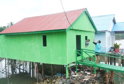 Sentuhan Akhir untuk Rumah Ibu Salawiyah dari Satgas TMMD