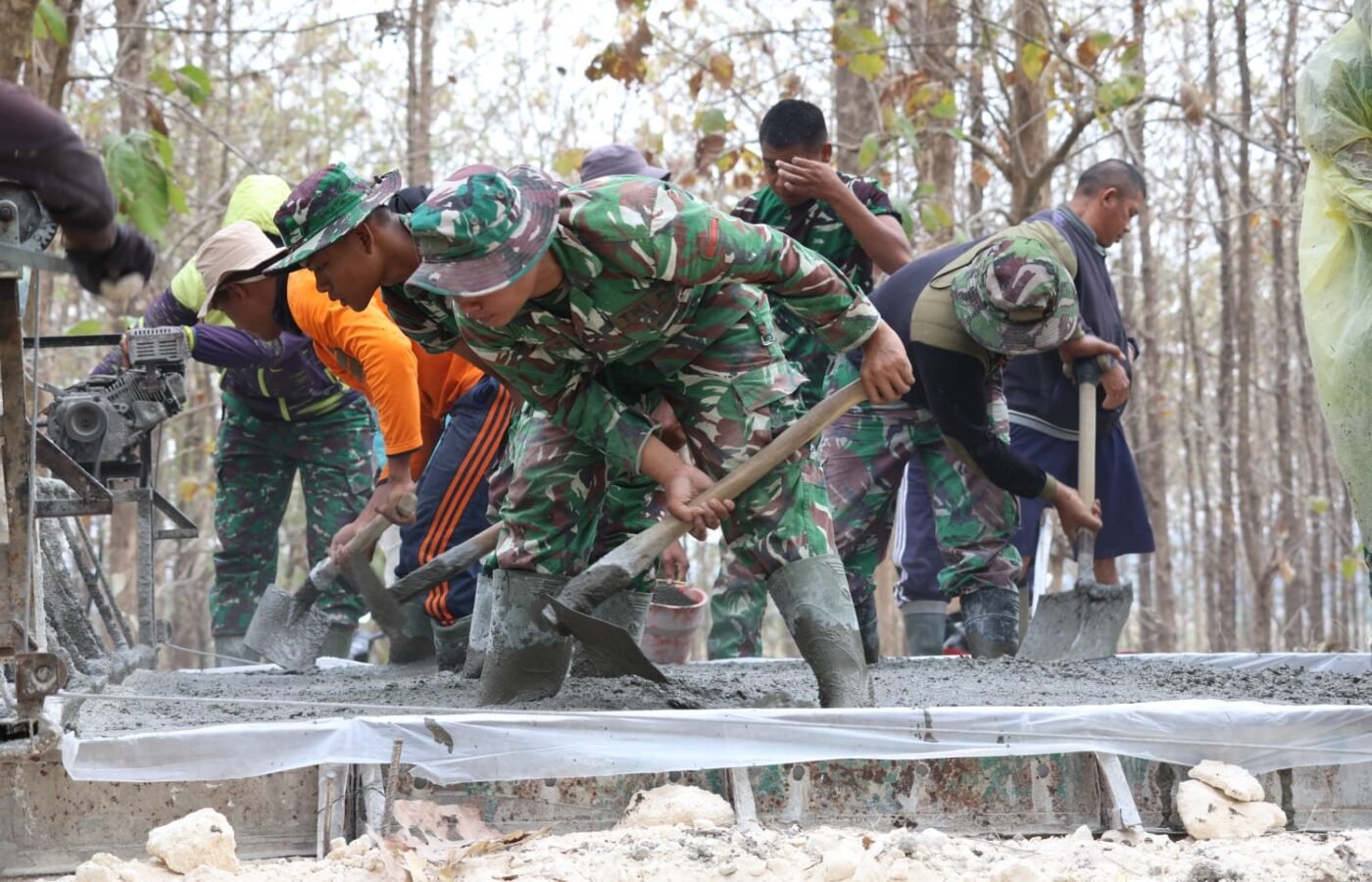Semangat Kebersamaan di TMMD ke-129: Kolaborasi TNI dan Masyarakat di Lamongan