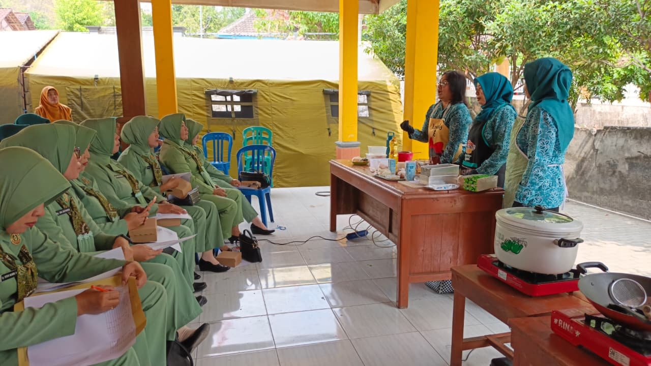 Pelatihan Pengolahan Ayam dan Lele: Meningkatkan Kemandirian Ekonomi di Ngimbang