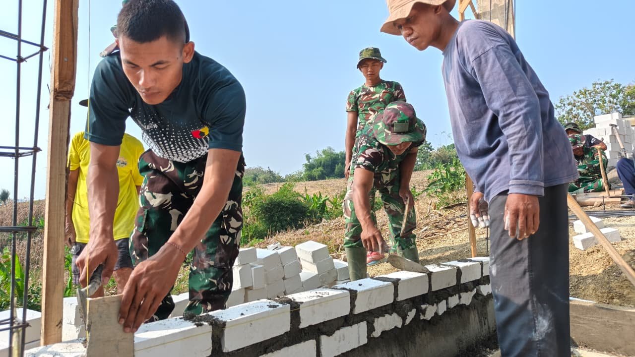 Prajurit Satgas TMMD 129 Tunjukkan Kemampuan dalam Pembangunan Tandon Air Bersih di Dusun Bakon