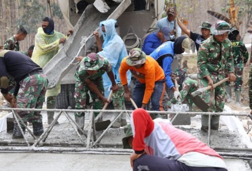Sinergi TNI dan Masyarakat Terwujud di TMMD ke-129 Kodim 0812/Lamongan