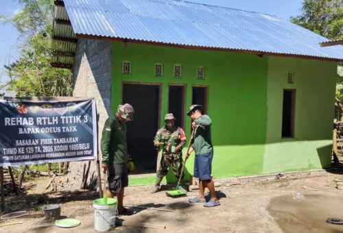 Pengecatan Rumah Bapak Odeus Taek: TNI AD Membangun Harapan di Malaka