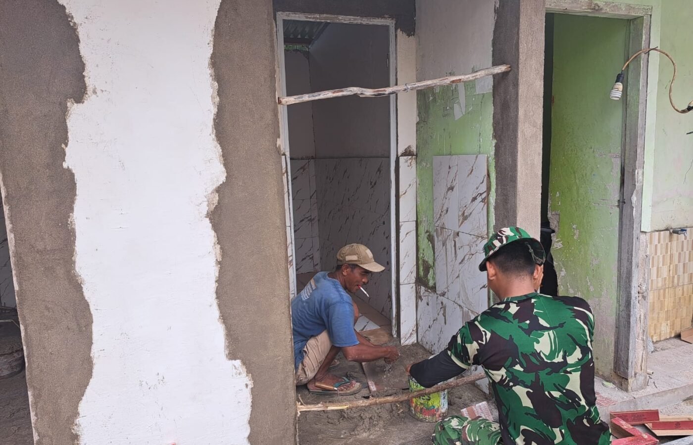 Kerja Sama Komunitas Sukseskan Pembangunan MCK di Masjid Quba Desa Umbele