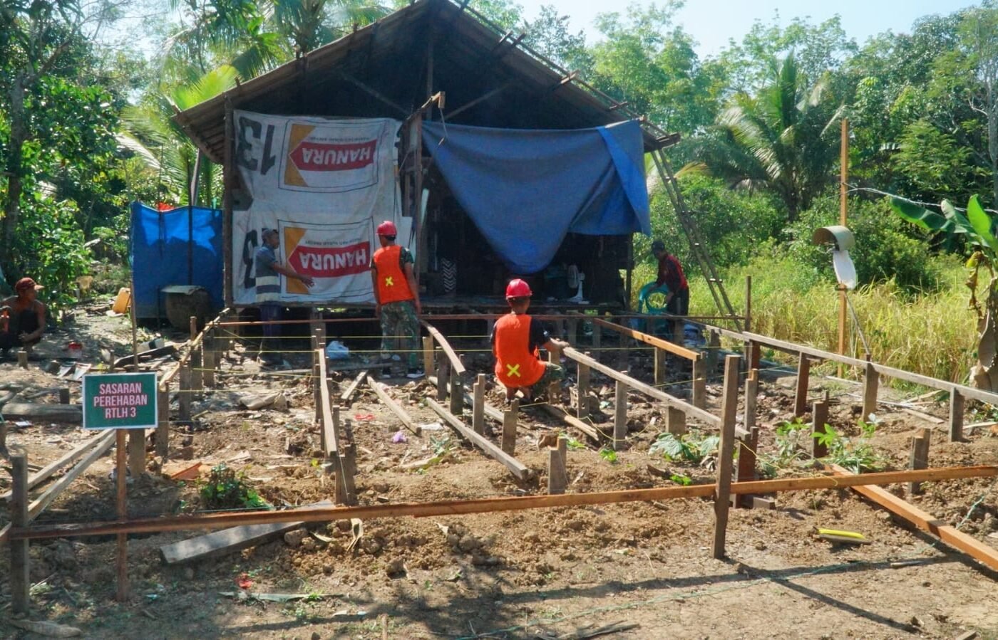 Kolaborasi TNI dan Masyarakat Mempercepat Proyek RTLH di TMMD Ke-129