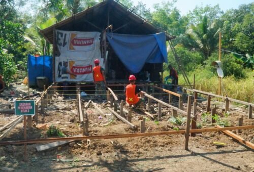 Kolaborasi TNI dan Masyarakat Mempercepat Proyek RTLH di TMMD Ke-129