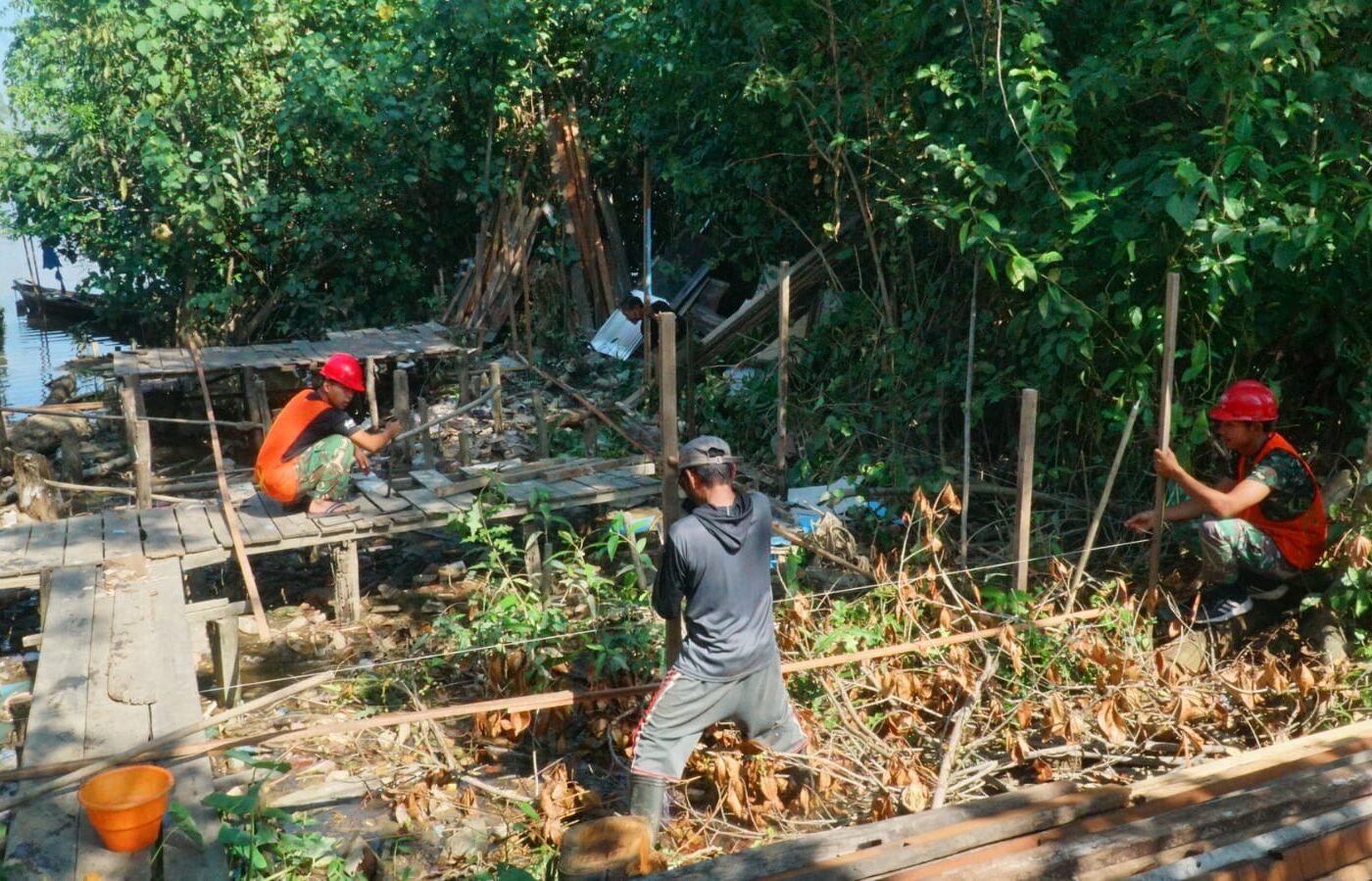 Pembangunan Tiang RTLH SAS 4 Sebagai Fondasi Awal bagi Bapak Ilham