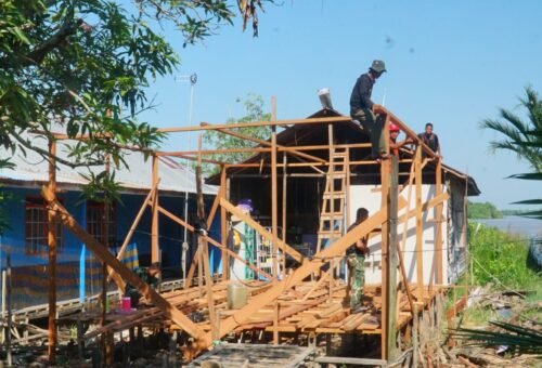 Awal Pembangunan Rumah Layak Huni untuk Ibu Rini Melalui Pemasangan Tiang RTLH SAS 5