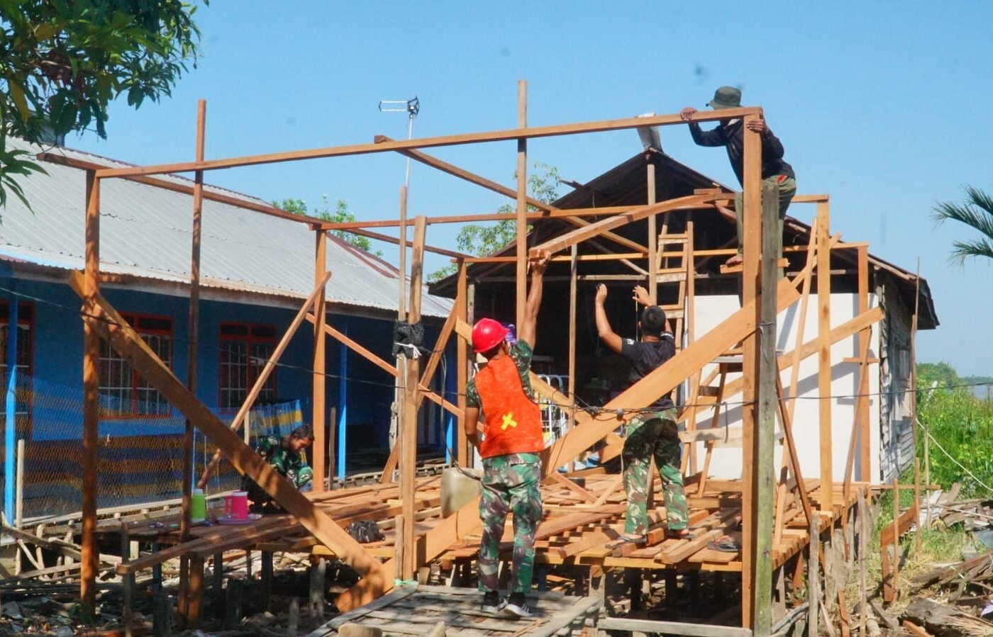 Keterlibatan Masyarakat Mempercepat Pembangunan RTLH Ibu Rini