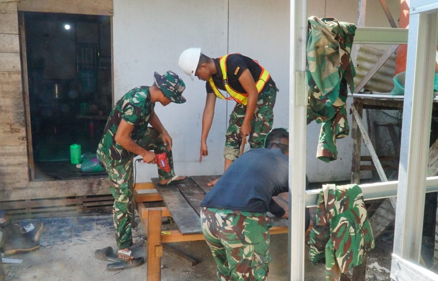 Keterlibatan Warga dalam TMMD Dukung Pembangunan MCK SAS 3