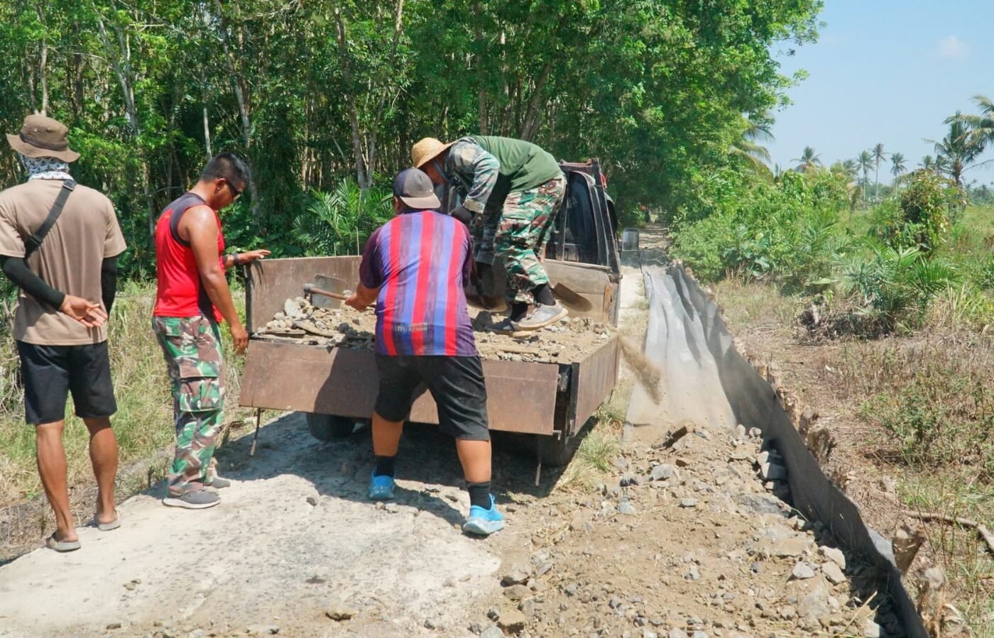 Pembangunan Jalan Desa 1,2 Kilometer Demi Mendorong Perekonomian Masyarakat