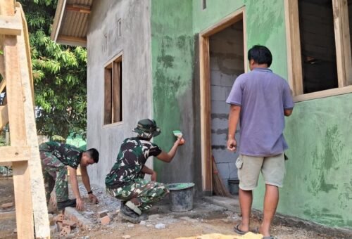 Kebahagiaan Bu Wagiyem, Tahap Pengecatan RTLH Berlangsung Berkat TMMD Ke-129