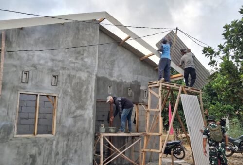 Progres Pemasangan Atap Asbes RTLH, Harapan Sandri Mulai Mengemuka